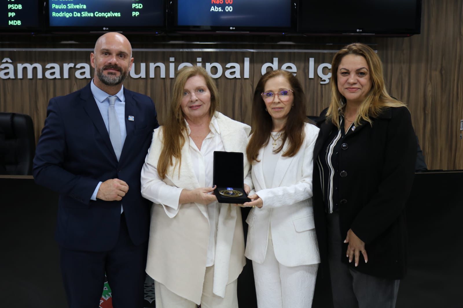 Medalha do Mérito Empresarial Zefiro Giassi é entregue